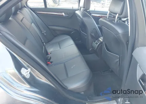 2009 Mercedes-Benz C 300 Luxury 4Matic/Sport 4Matic z USA, uszkodzony, nr VIN WDDGF81X19F220951